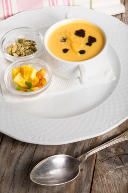 Kremalı balkabağı çorbası