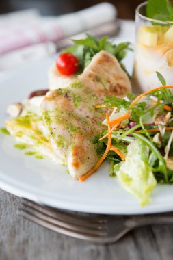 Sebzeli tavuk göğsü