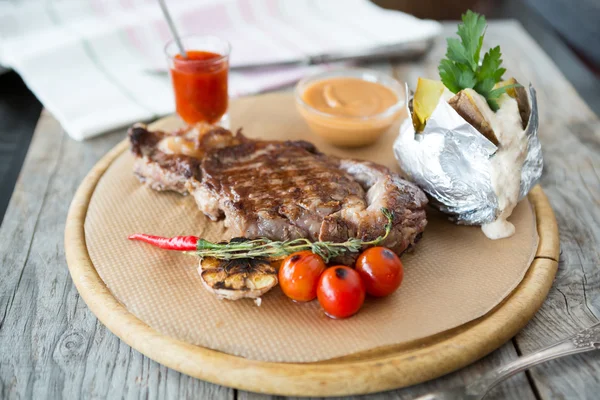 Grilovaný hovězí steak — Stock fotografie