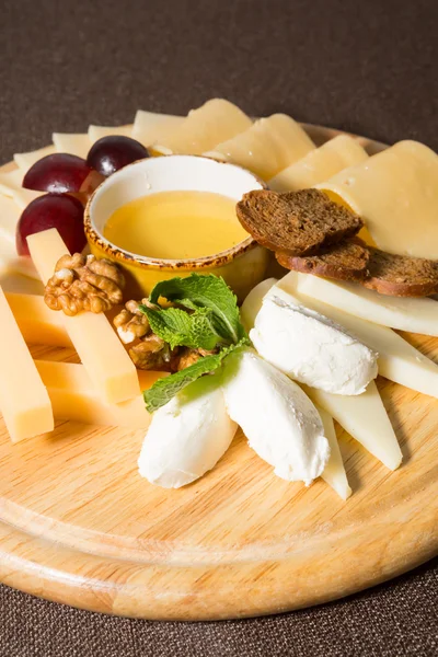 Different sorts of cheese — Stock Photo, Image
