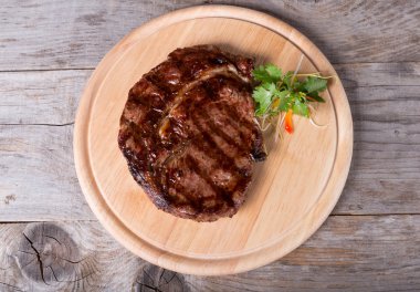 Ahşap oyun tahtası hazır sığır eti biftek