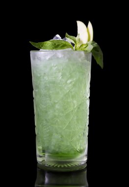 Yeşil alkol kokteyli