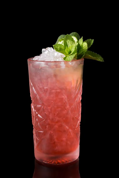 Kırmızı alkol kokteyl içki