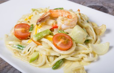 Karides ile Asya erişte