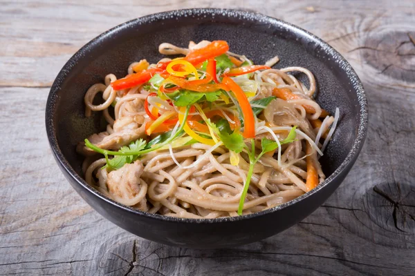 Soba-Wok-Nudeln — Stockfoto