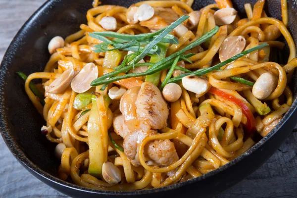 Tagliatelle fritte tailandesi — Foto Stock