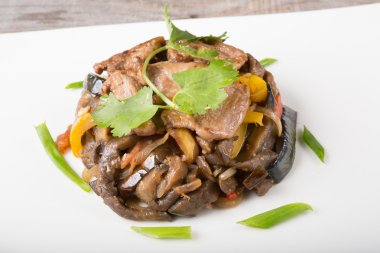 Eti ve mantar salatası