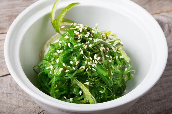 Green chuka seaweed salad — Stock Photo, Image