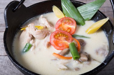 Tay Hindistan cevizi çorbası