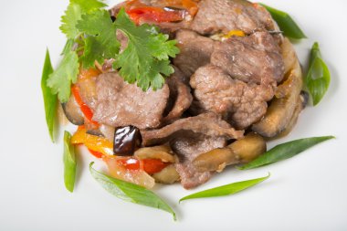 Karışık et ve mantar salatası