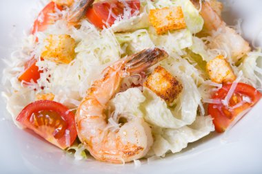 Cesar salata karides ile