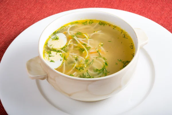 Gelbe Nudelsuppe — Stockfoto