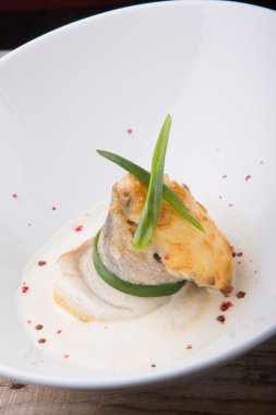 Mantar julienne ile beyaz balık