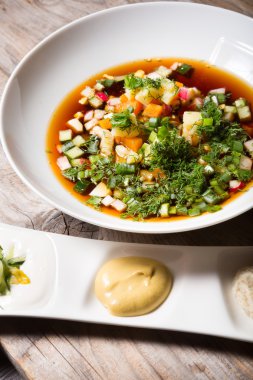 Geleneksel Rus soğuk çorba