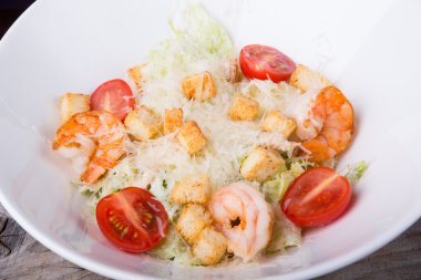 Deniz ürünleri Sezar salatası