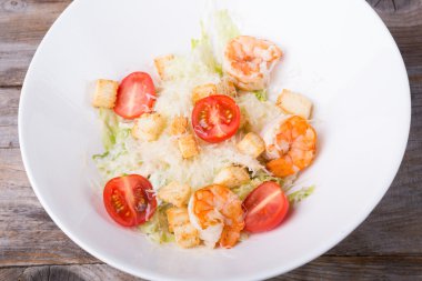 Deniz ürünleri Sezar salatası