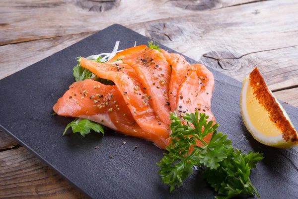 Salmón ahumado en rodajas — Foto de Stock