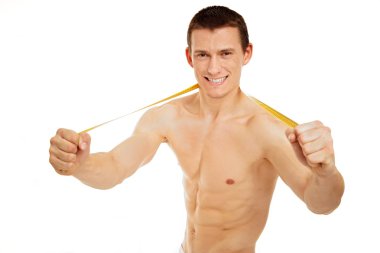 Boynuna bir metre ile atletik erkek.