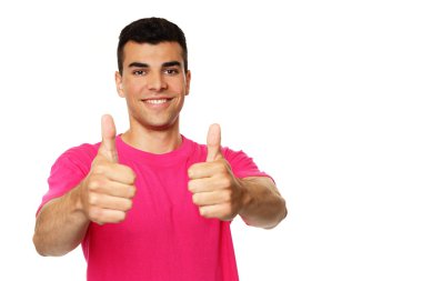 gülümseyen genç adam