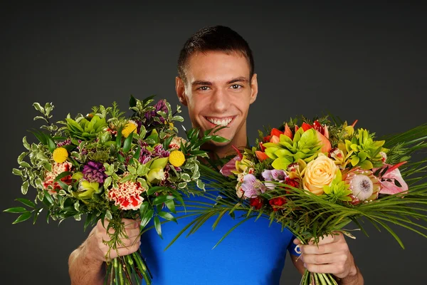 Man holds two bouquet flowers — Stock Photo, Image