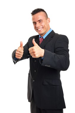 gülümseyen adam başparmak gösterilen