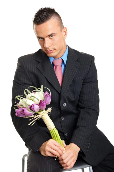 Człowiek z bukietem tulipanów — Zdjęcie stockowe