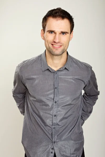 Hombre guapo en camisa gris —  Fotos de Stock