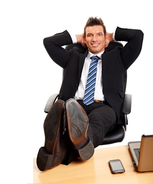 Empresário relaxante no trabalho — Fotografia de Stock