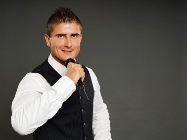 Karaoke şarkı adamla