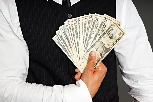 Un homme d'affaires vous montre de l'argent — Photo
