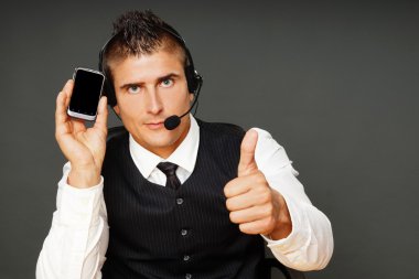 Hizmet işleç gösterir üstünde hareket eden telefon