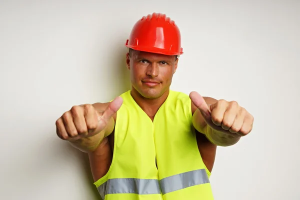 Werknemer wijst naar camera — Stockfoto