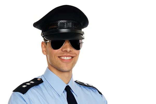 Poliziotto sorridente in occhiali da sole — Foto Stock