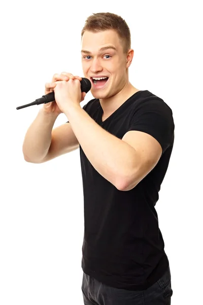 Homem de camisa preta cantando em Karaoke — Fotografia de Stock