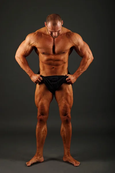 Голый мускулистый человек — стоковое фото