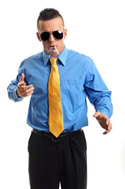 İşadamı ile bir sigara içiyor