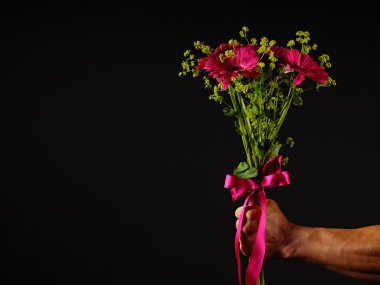 Pembe gerbera buketi