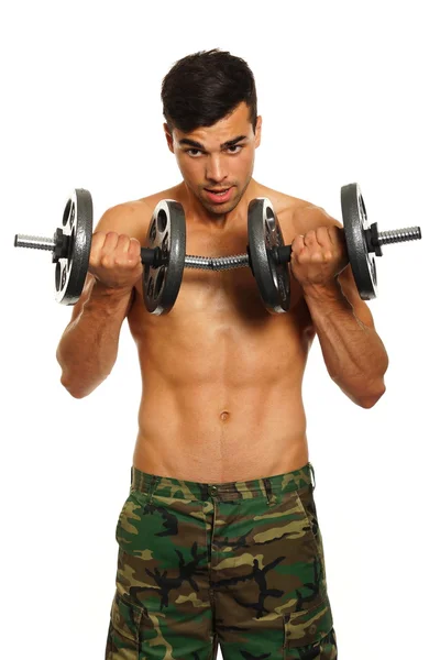 Exercícios de Homem Muscular com halteres — Fotografia de Stock