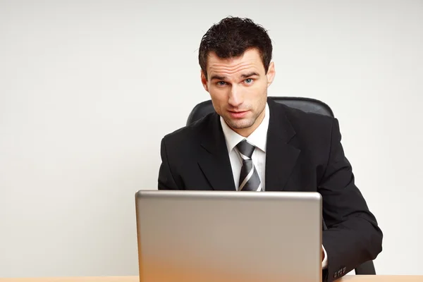 Handsome businessman at the computer — Stock Photo, Image