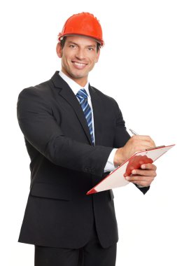 İşadamı kask içinde bazı belge yazıyor