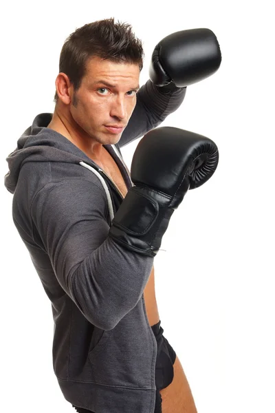 Uomo muscoloso con guanti da pugile — Foto Stock