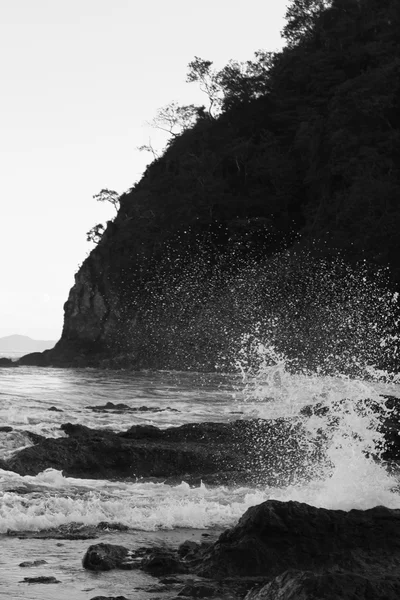 Dağ zemin karşı sıçramasına dalga