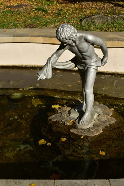 Sculpture Boy Pool Park Kislovodsk Russia — Stock Photo, Image