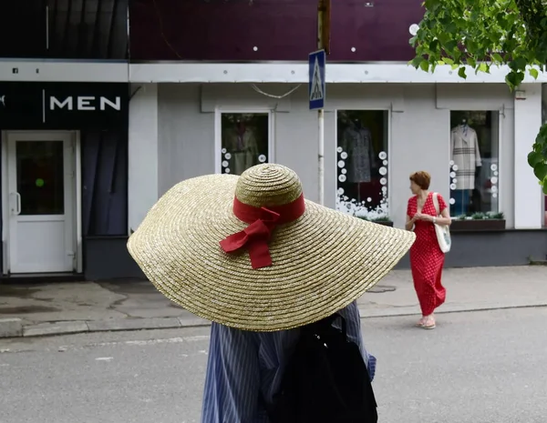 Large Straw Hat Woman Head — Stock Photo, Image