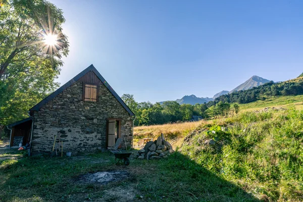 Eredeti Felújított Pireneusi Pajta Aure Völgyben Kitett Faépítmény Csodálatos Kilátás — Stock Fotó