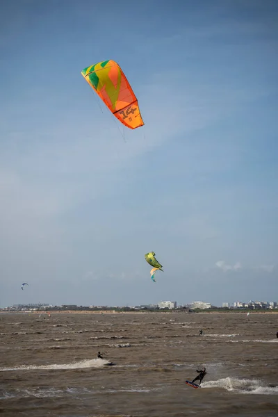 Unknown Kitesurfer Riding Brown Water Atlantic Ocean Orange Sail Rochelle — Stock Photo, Image