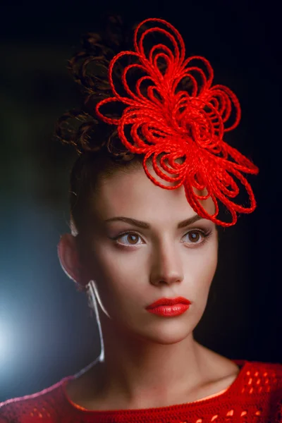 Portrét dívky v červené krajkové klobouku Stock Fotografie