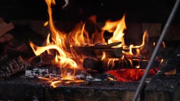 Tűz Prágai Karácsonyi Piacon Közepes Szög Parallax Mozgás Lassított Felvétel — Stock videók