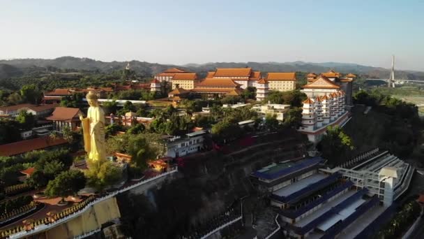 Flygdrönare Solnedgång Över Guang Shan Buddha Museum Kaohsiung Taiwan Mid — Stockvideo