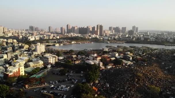 Vista Aérea Del Dron Sobre Ciudad Tainan Taiwán Bajo Ángulo — Vídeo de stock